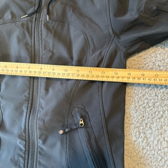 Lululemon Women's Black Heart Pattern Lining Hooded Jacket Solid Black Size 2 - Picture 14 of 15